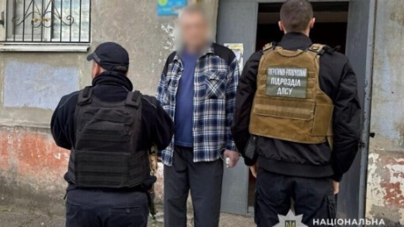 У Марганці поліцейські викрили 48-річного мешканця міста за підозрою у збуті наркотиків