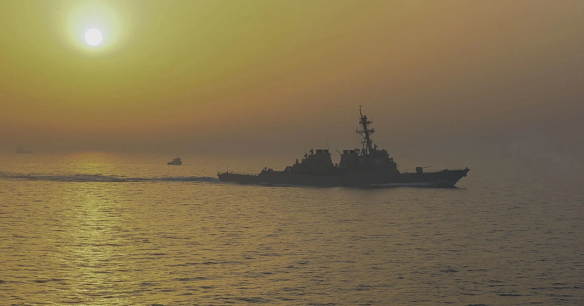 Рух через Ормузьку протоку майже зупинився після захоплення суден Іраном