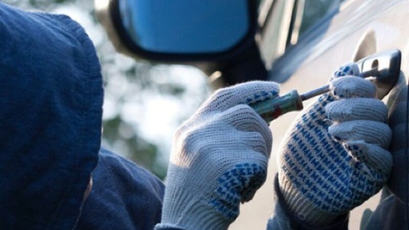 Незаконно заволоділи автомобілем у Жовтих Водах: поліцейські затримали двох зловмисників