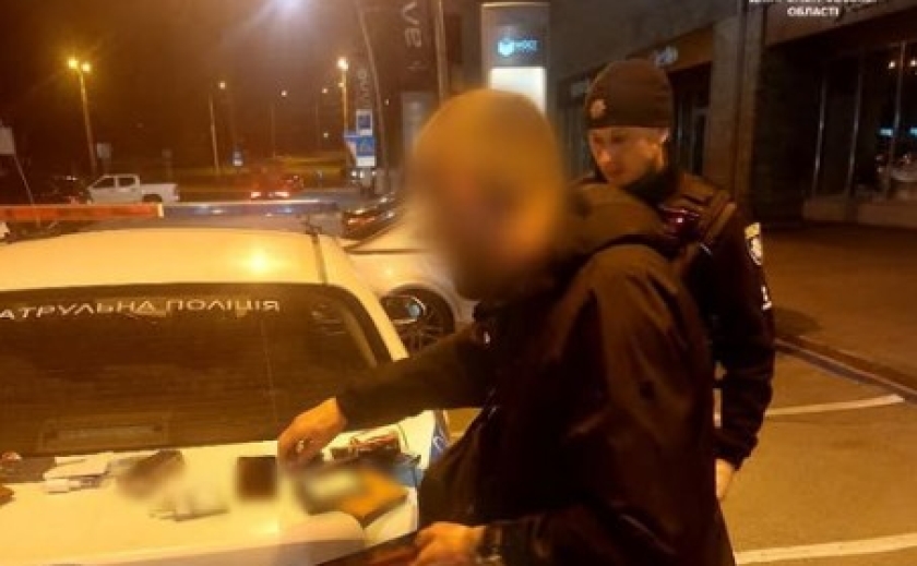 Завдав тілесних ушкоджень ножем та втік у невідомому напрямку: у Дніпрі затримали нападника