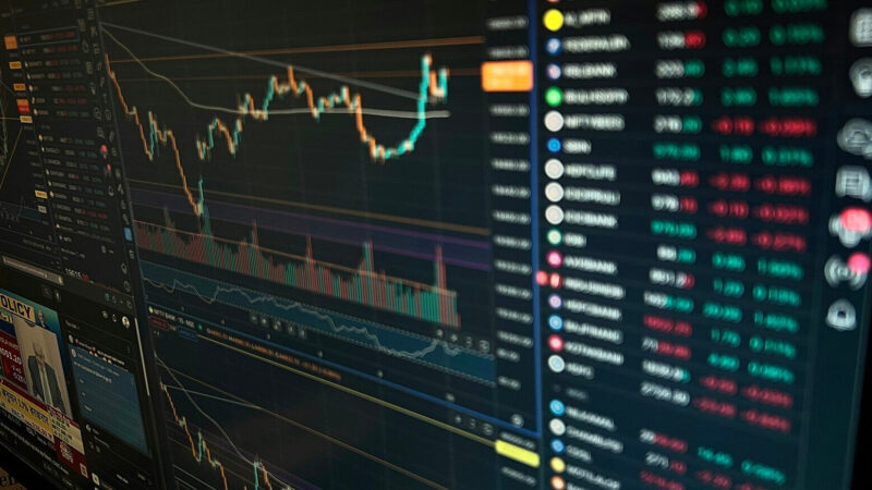 Блокада Ормузу та поразка Орбана: європейські ринки відкрили тиждень падінням