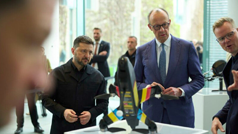 Мерцу і Зеленському показали дрони, які спільно виробляють Україна і Німеччина
