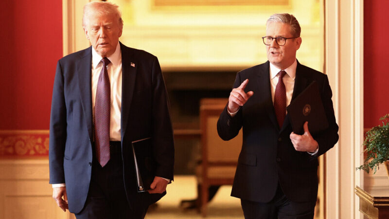 Трамп і Стармер обговорили розблокування Ормузької протоки для судноплавства