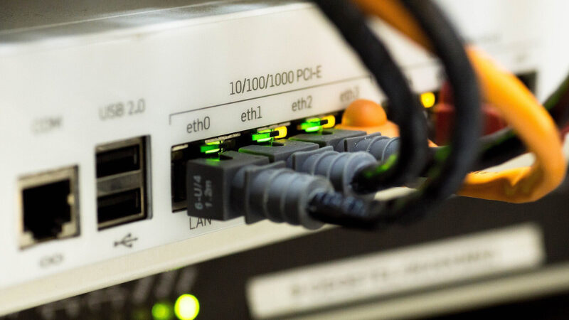 В РФ масштабний інтернет-збій: впали Steam, Telegram та банки