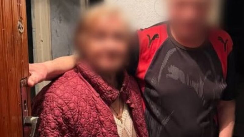 У Дніпрі патрульні допомогли повернутися додому жінці, яка загубилася