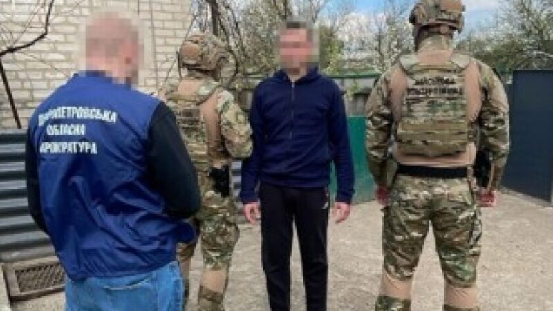Наводив ворожі «шахеди» на військових та системи HIMARS у прифронтовому районі Дніпропетровщини: затримано місцевого мешканця
