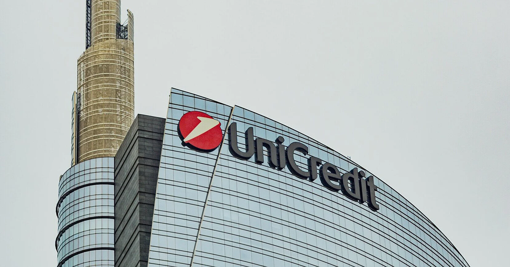 UniCredit продасть частину російського бізнесу та спише до €3,3 млрд