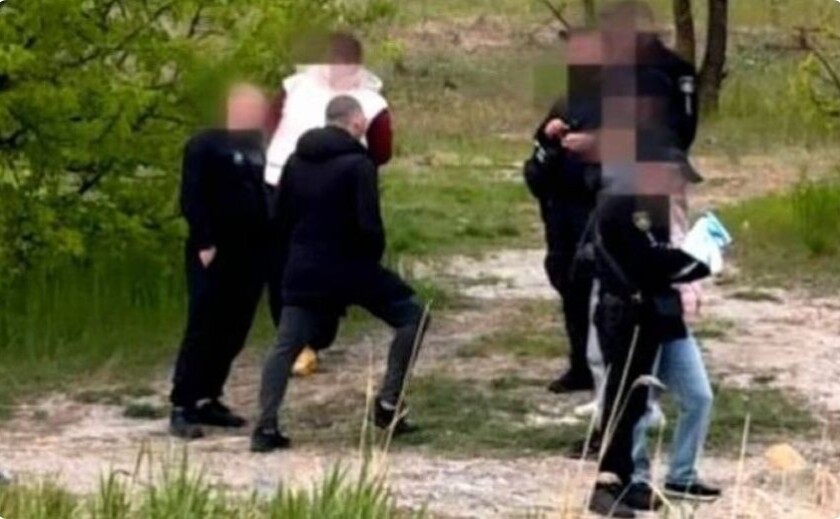 У Кривому Розі з водойми дістали тіло чоловіка: обставини з’ясовують
