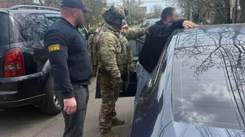 Фіктивна інвалідність за 12 тисяч доларів: правоохоронці викрили ще одну схему втечі з країни