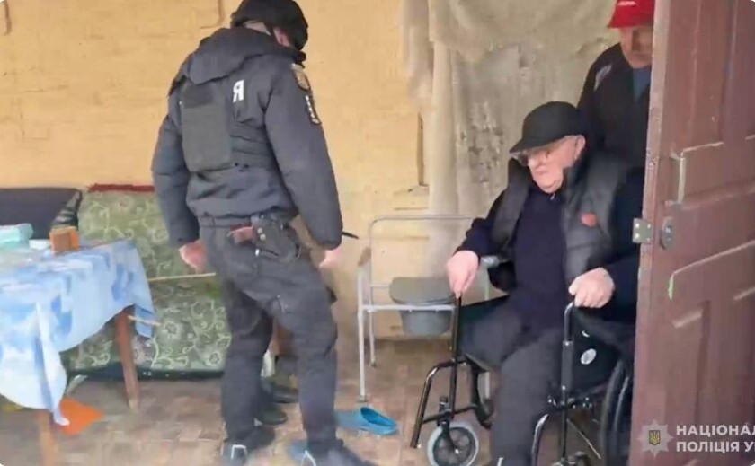Поліцейські Запоріжжя евакуювали п’ятьох мешканців Таврійської громади з прифронтових територій