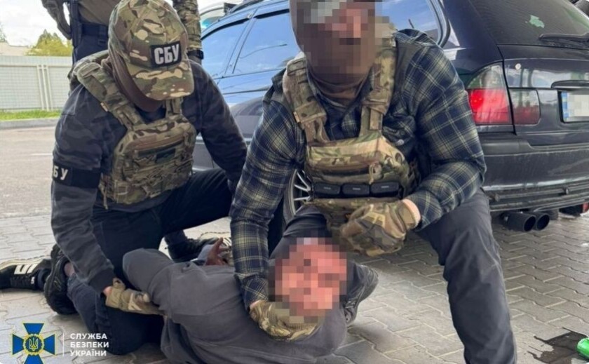 Організували нелегальний «трафік» ухилянтів до кордону: у Запоріжжі викрито контрактника та його спільника