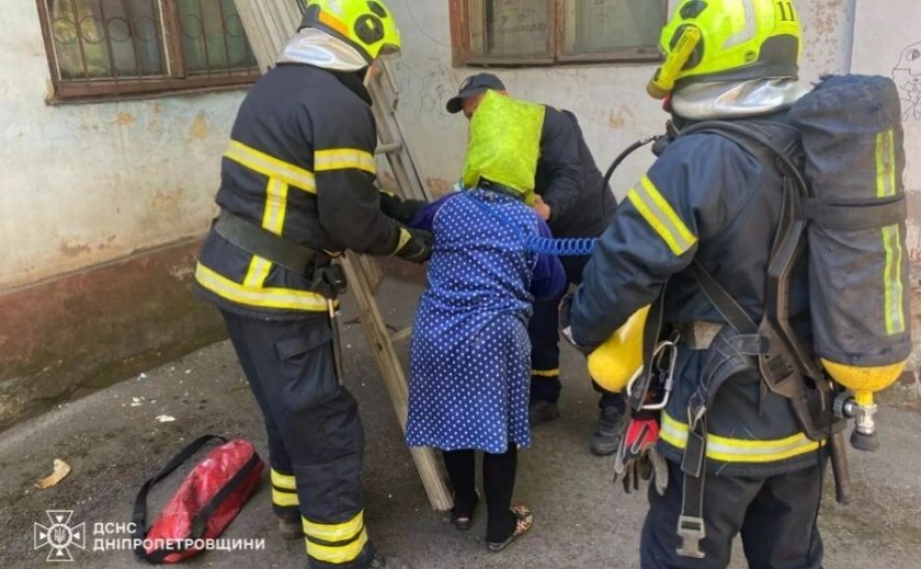 Рятувальники Кривого Рогу ліквідували пожежу та врятували 8 осіб