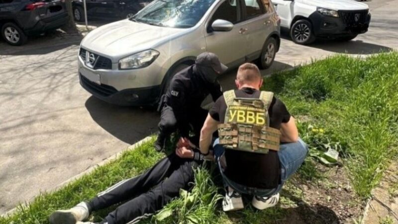 Прикордонники затримали 18-річного організатора незаконного переправлення чоловіків до Молдови
