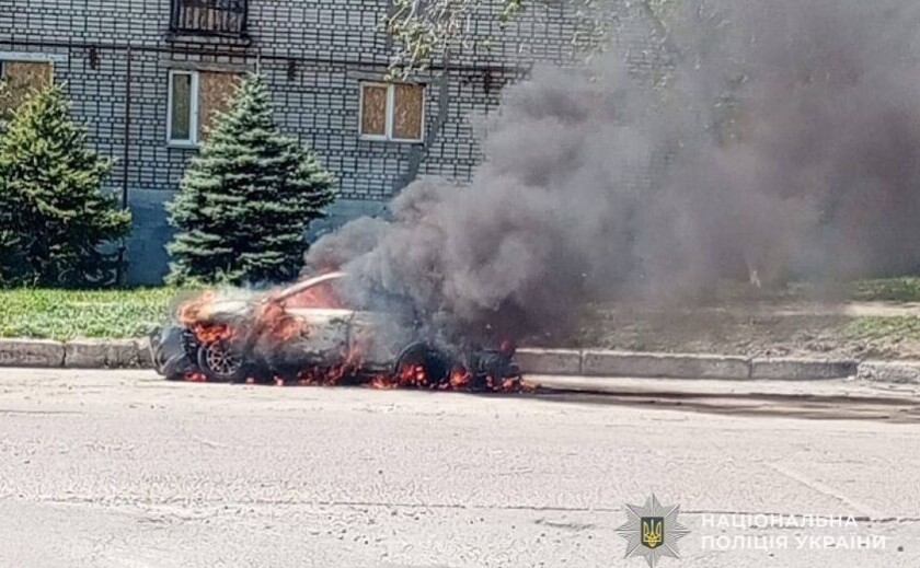 У Марганці російський дрон атакував авто з людьми: поліцейські евакуювали поранених під загрозою повторного удару
