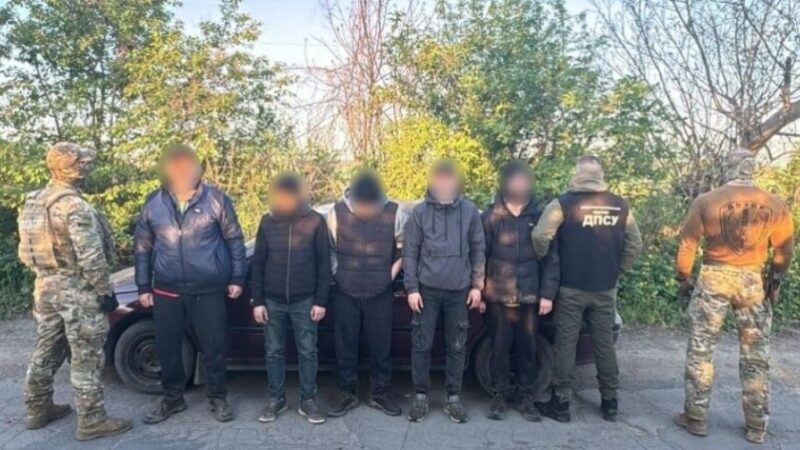 Прикордонники затримали п’ятьох чоловіків, які намагалися незаконно виїхати до Молдови: серед втікачів житель Дніпропетровщини