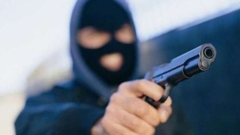 На Дніпропетровщині озброєні люди у камуфляжі увірвались на підприємство: подробиці