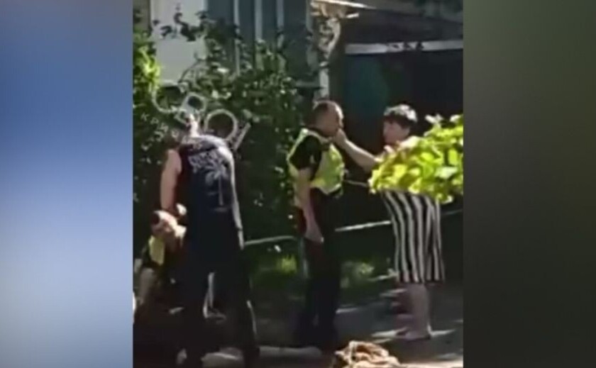 У Кривому Розі чоловік нібито розбив лоб поліцейському під час перевірки документів: що відомо