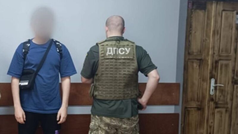 На Закарпатті прикордонники виявили знесиленого ухилянта, який намагався втекти з країни