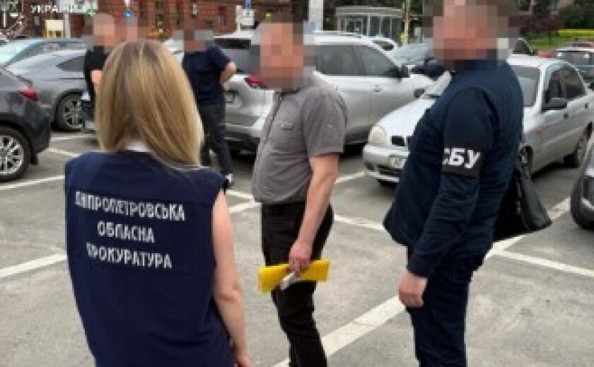 У Дніпрі викрито адвоката, який за 6 тис. доларів обіцяв «вирішити питання» щодо уникнення затримання та доставки до ТЦК та СП