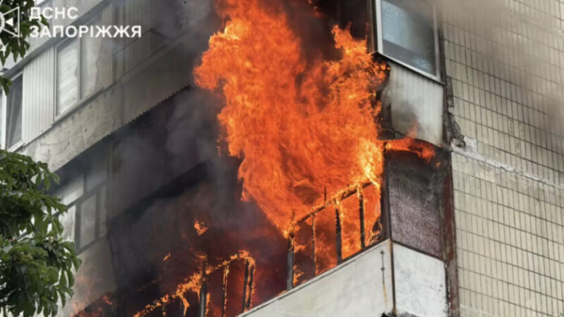 Запоріжжя: надзвичайники ліквідували пожежу у багатоповерховому будинку