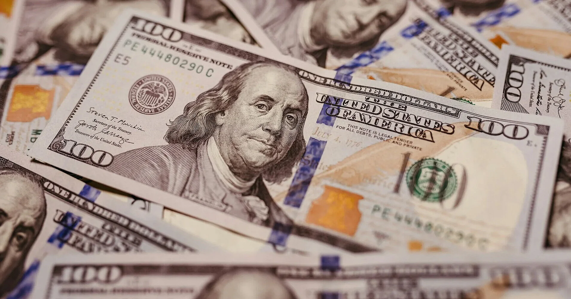 Долар упав до мінімуму з лютого через очікування угоди США та Ірану
