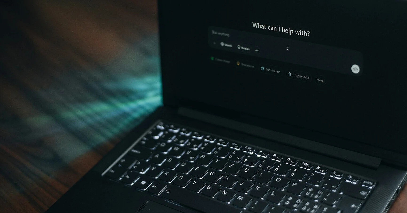 Під загрозою 120 млн робочих місць: чому творці ChatGPT та Claude кардинально розійшлися в оцінках