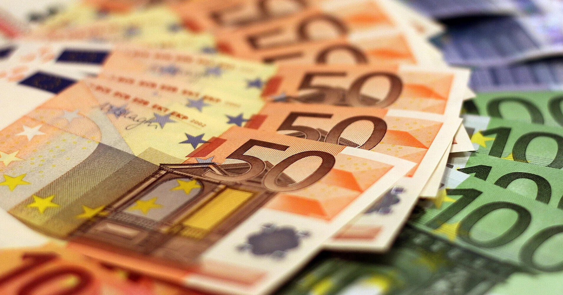 Стало відомо, коли Україна отримає перший транш займу ЄС у 90 млрд євро