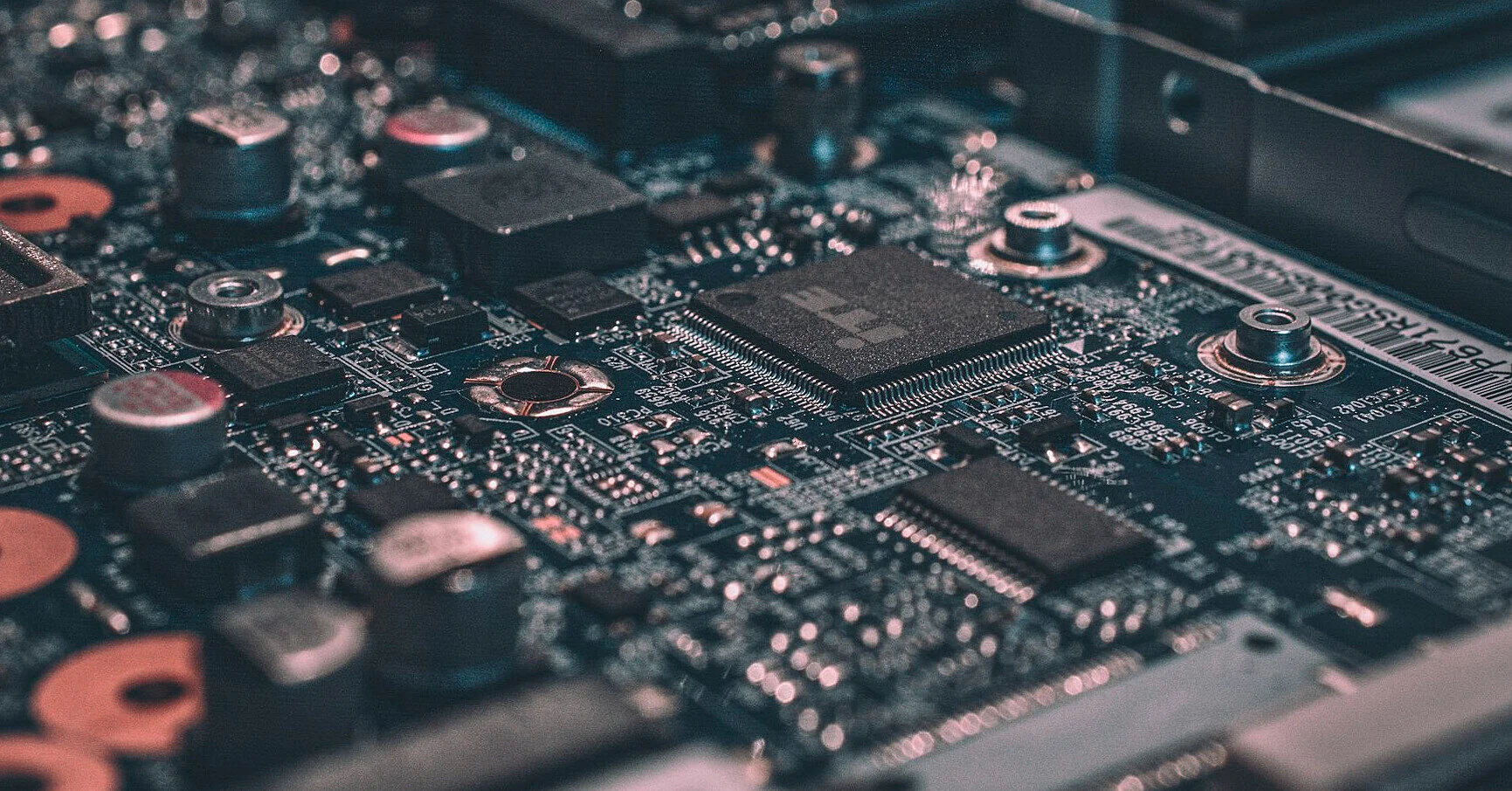 Китайські чипи загрожують AI-буму: хто може втратити на новій хвилі виробництва