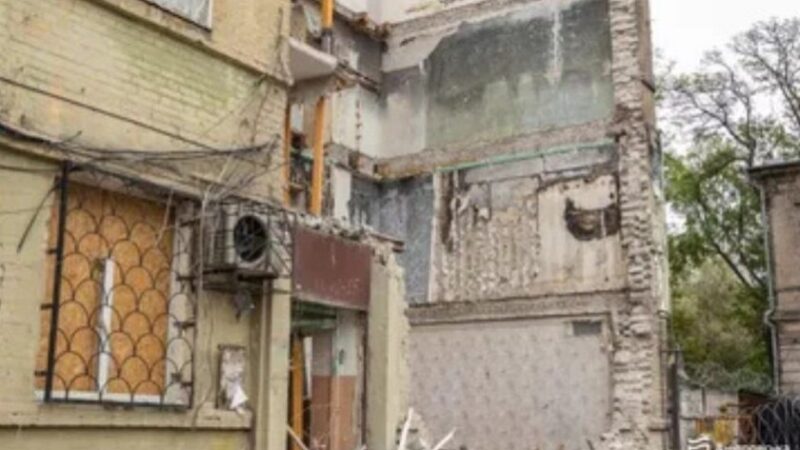 У Дніпрі відновлять пошкоджений дроном будинок на Старокозацькій