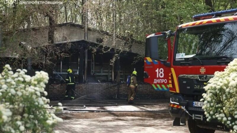 У Дніпрі рятувальники ліквідували пожежу у закладі харчування
