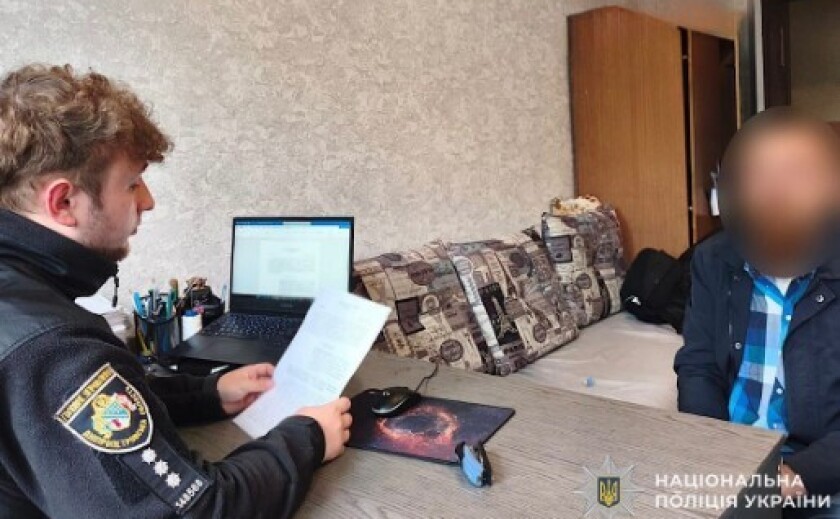 Спалив кіоск через помсту: поліцейські Дніпра затримали підозрюваного