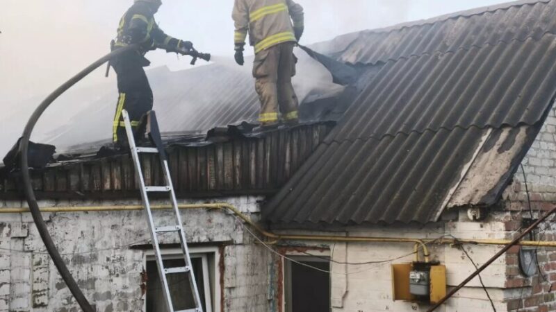 Запоріжжя: рятувальники ліквідували пожежу у житловому будинку