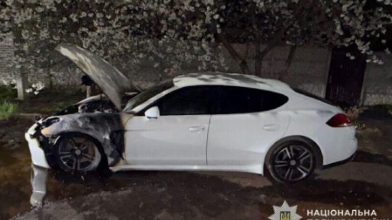 У Кривому Розі поліцейські повідомили про підозру 32-річному чоловіку за підпал автомобіля