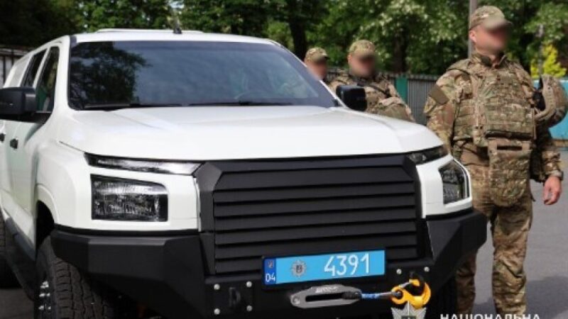 Поліція Дніпропетровщини отримала п’ять пікапів для антидронового загону батальйону поліції особливого призначення