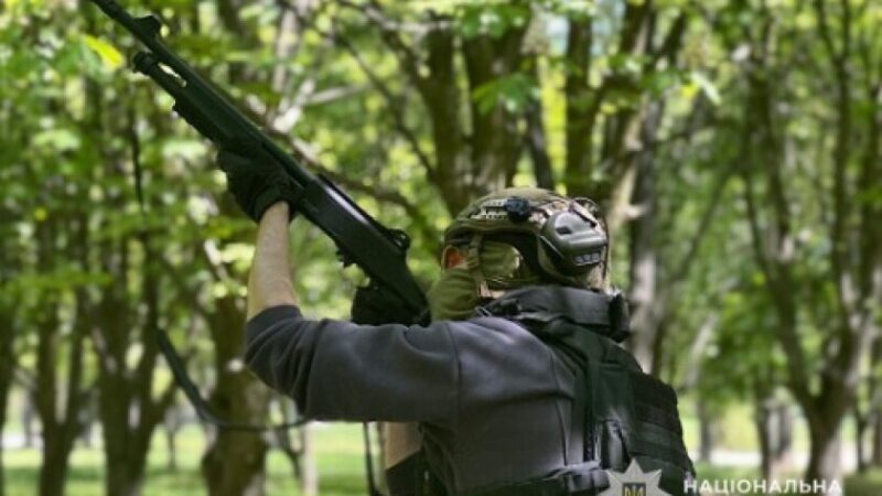 Мисливці за ворожими дронами: поліцейські антидронові групи працюють у прифронтовому Нікополі