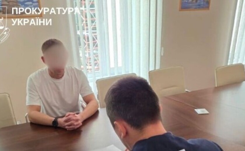 Продавав службову інформацію: викрито посадовця Запорізької митниці
