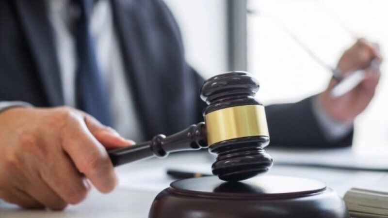 Майже 1 млн грн збитків: у Дніпрі судитимуть приватного нотаріуса за незаконне переоформлення нерухомості