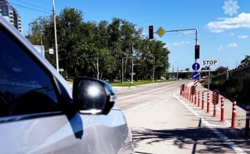 До уваги водіїв: у Запоріжжі на перехресті Прибережної автомагістралі та вулиці Тбіліської запрацював новий світлофор