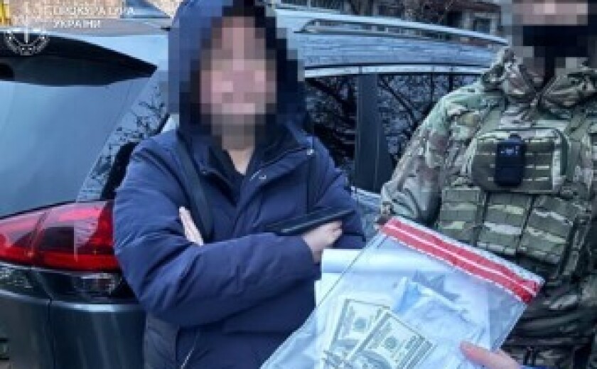 На Дніпропетровщині судитимуть двох чоловіків, які за $20 тис. організували схему виїзду за кордон через «непридатність» до служби