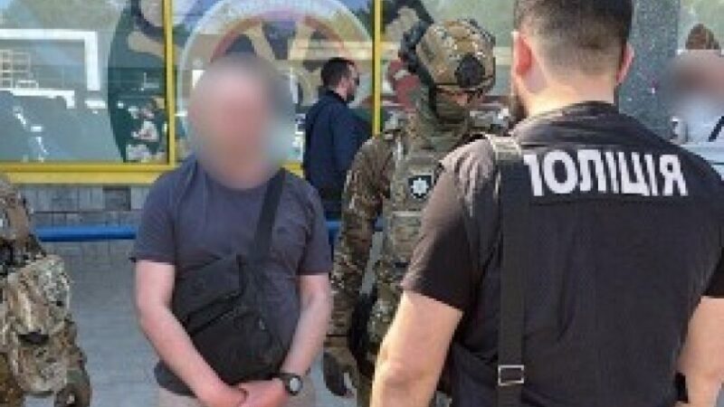 Організував незаконний перетин військовозобовʼязаних через кордон поза пунктами пропуску: поліцейські Дніпра повідомили про підозру фігуранту