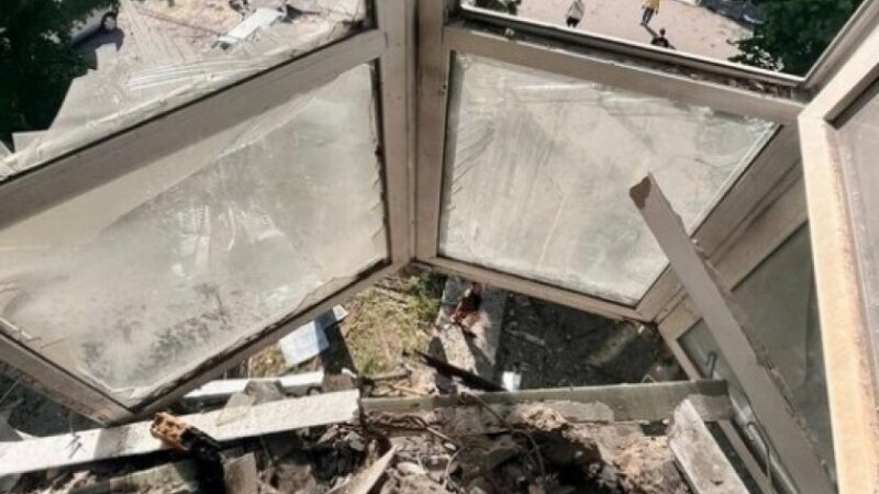У Дніпрі ворог вдарив по двох багатоповерхівках: інформація щодо постраждалих з’ясовується