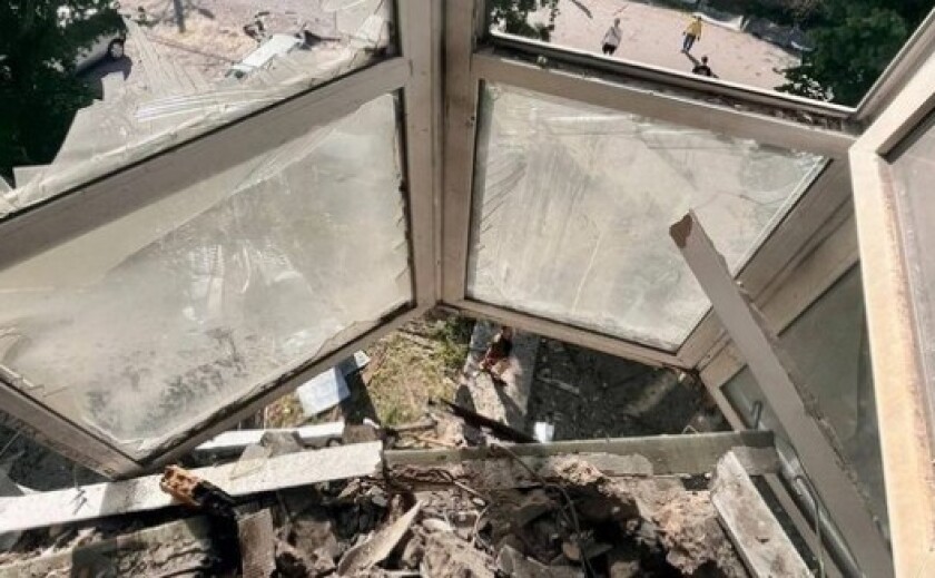 У Дніпрі ворог вдарив по двох багатоповерхівках: інформація щодо постраждалих з’ясовується