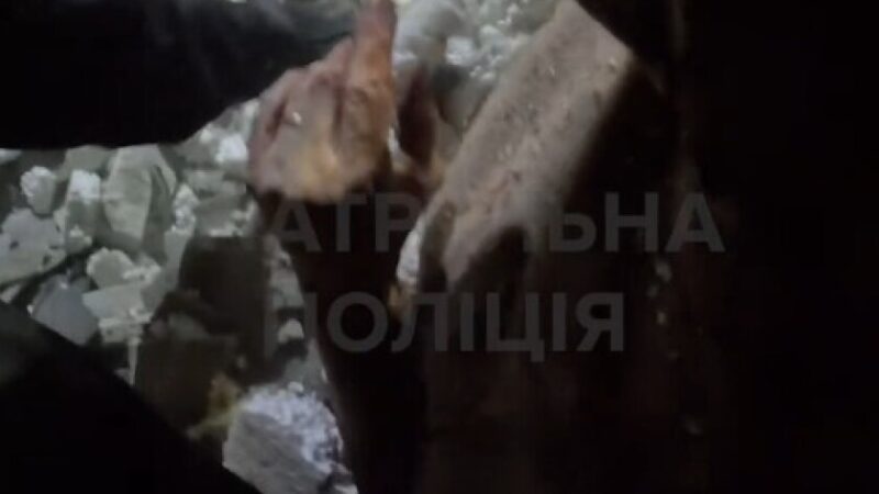 Ворог вкотре вдарив по Запоріжжю: з-під завалів деблокували жінку