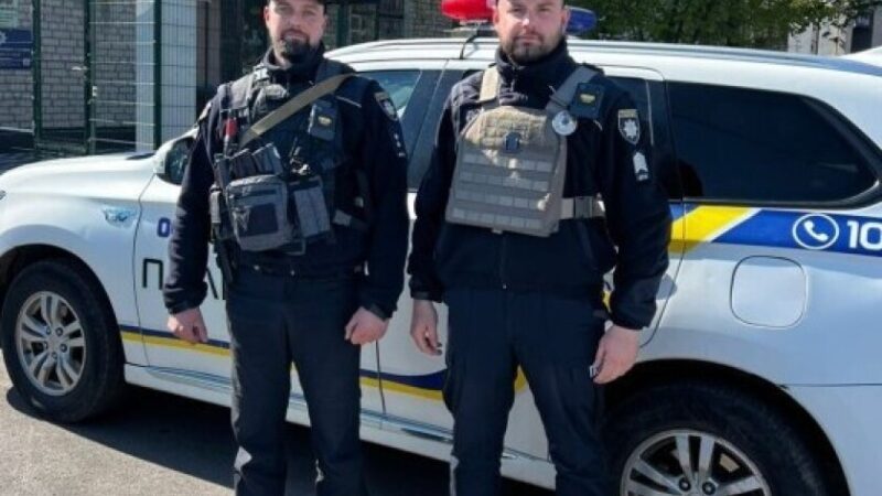У Верхівцеве поліцейські прийшли на допомогу маленькій дівчинці,яка випадково зачинилася у ванній