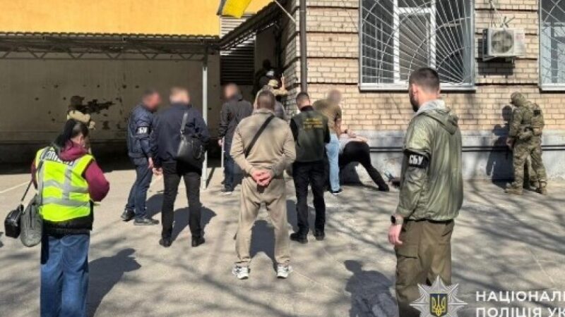 Вимагав 1500 доларів США: на Дніпропетровщині правоохоронці викрили посадовця ТЦК на одержанні хабара