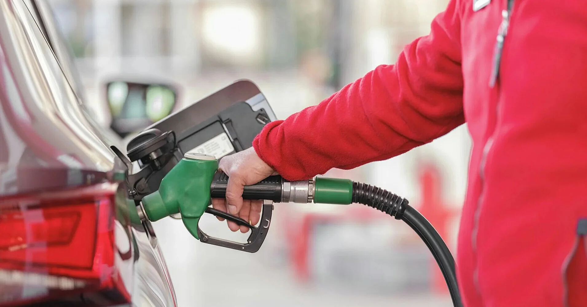 Автогаз дешевшає, А-95 зростає: в якіймережі АЗС цінники впали на 86 копійок