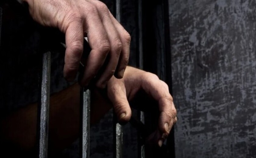 У Запоріжжі затримано поліцейського, який зґвалтував неповнолітню дівчинку