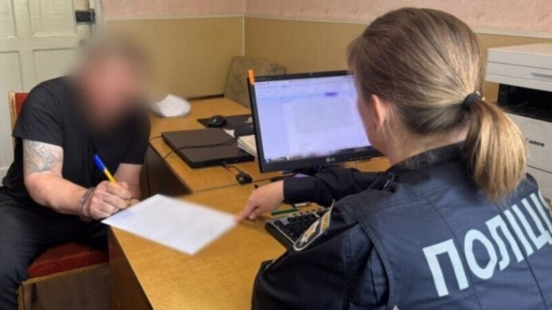 Завдав ножового поранення: у Кам`янському районі поліцейські затримали підозрюваного