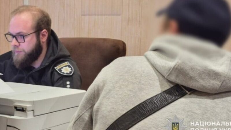 Побив та пограбував перехожого у Кам’янському: поліцейські затримали зловмисника