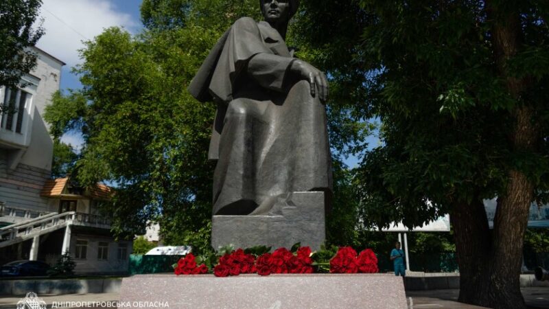 30 років Конституції України: як річницю відзначають на Дніпропетровщині (ФОТОРЕПОРТАЖ)